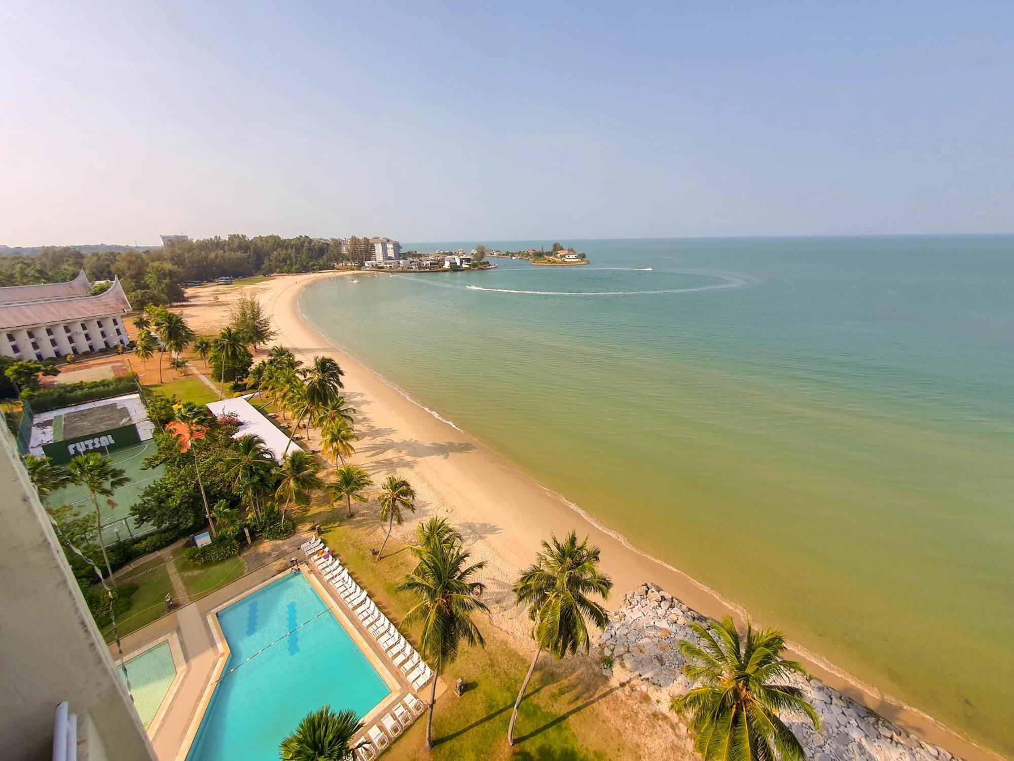 'Newly Refurbished' 'Sunny Seaview' At Regency With 2 Carpark By Shine Stay Петалинг Джая Екстериор снимка