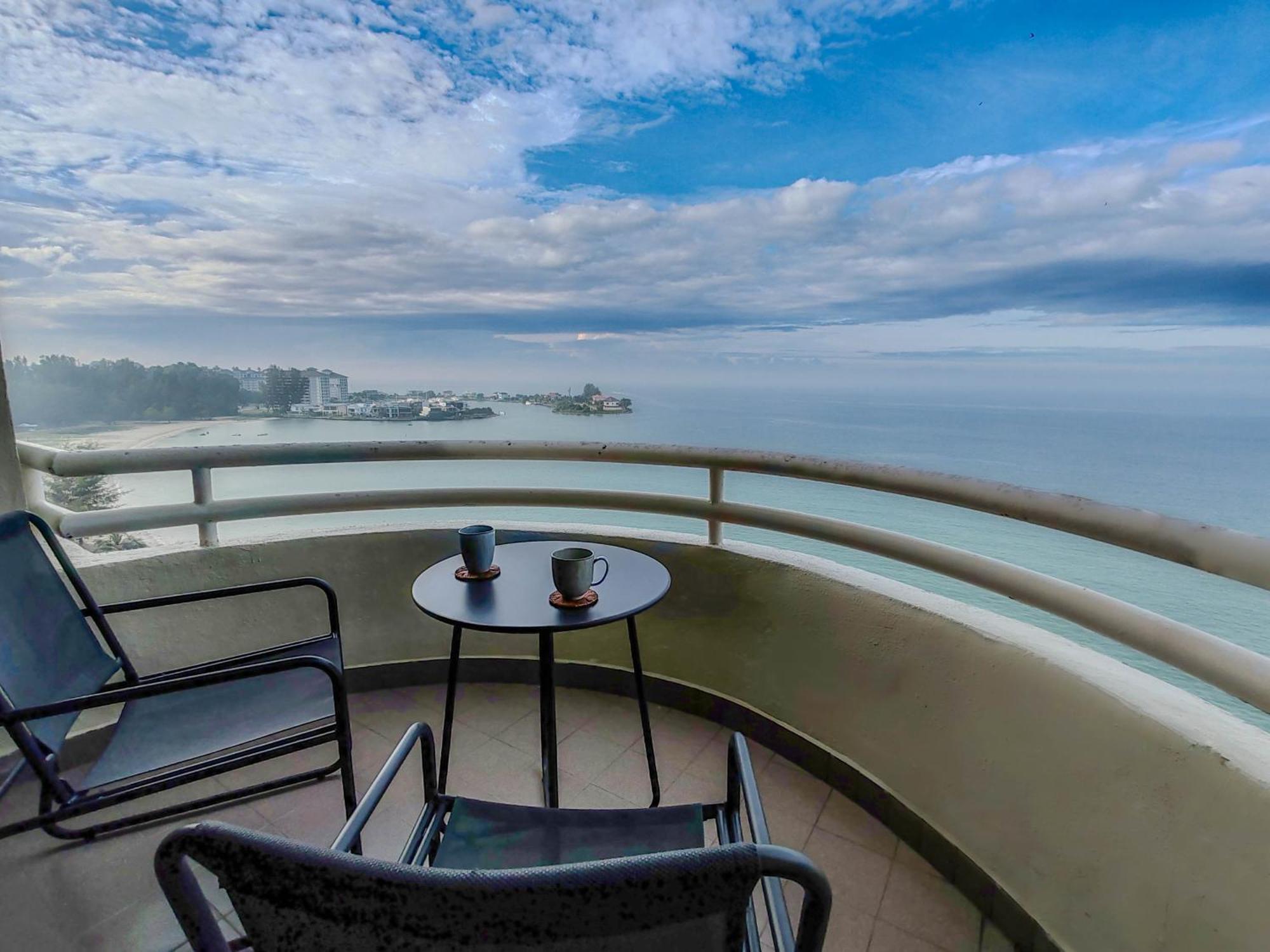 'Newly Refurbished' 'Sunny Seaview' At Regency With 2 Carpark By Shine Stay Петалинг Джая Екстериор снимка
